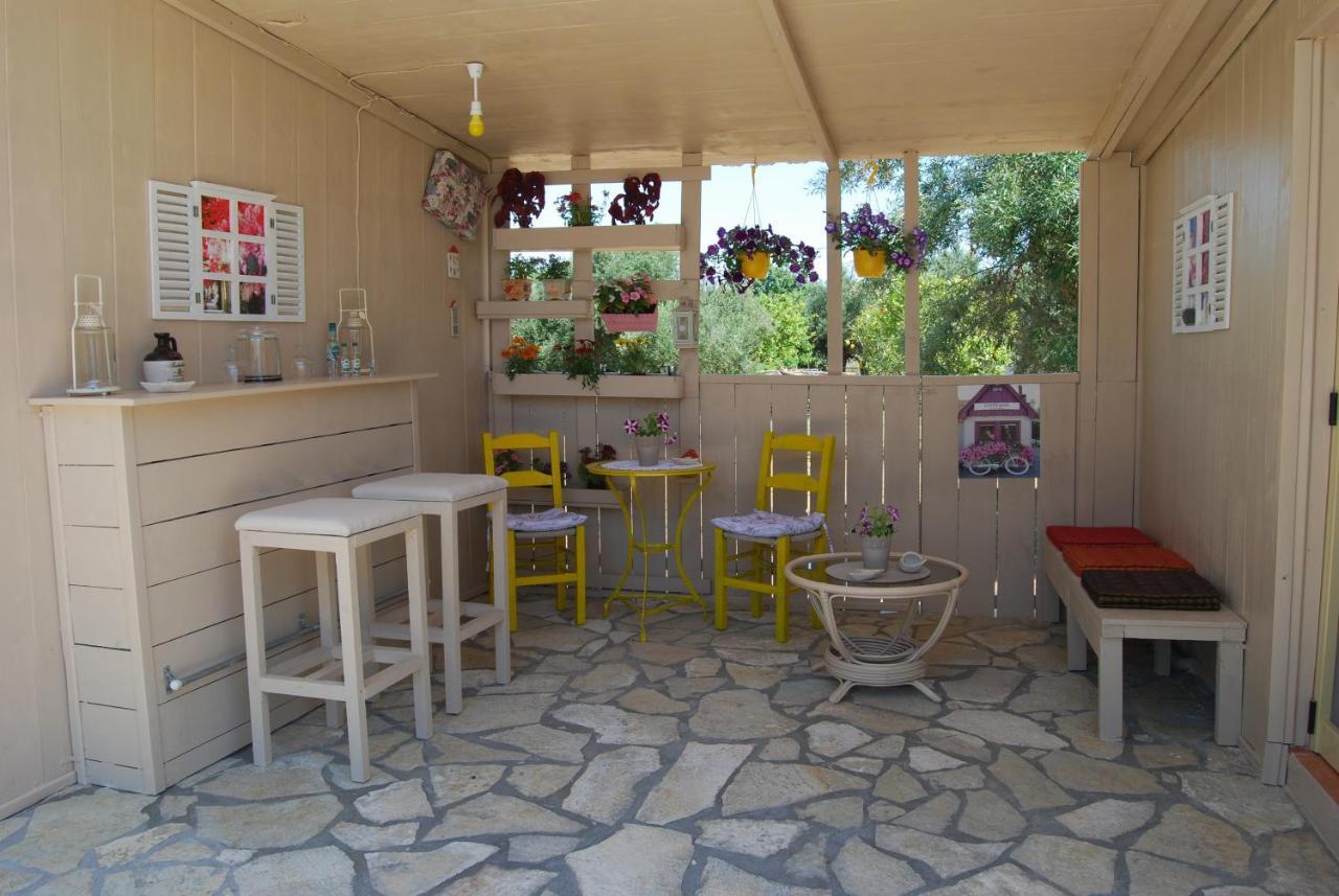 Luxury Traditional Room The Small Bookstore Kastro-Kyllini Exterior foto