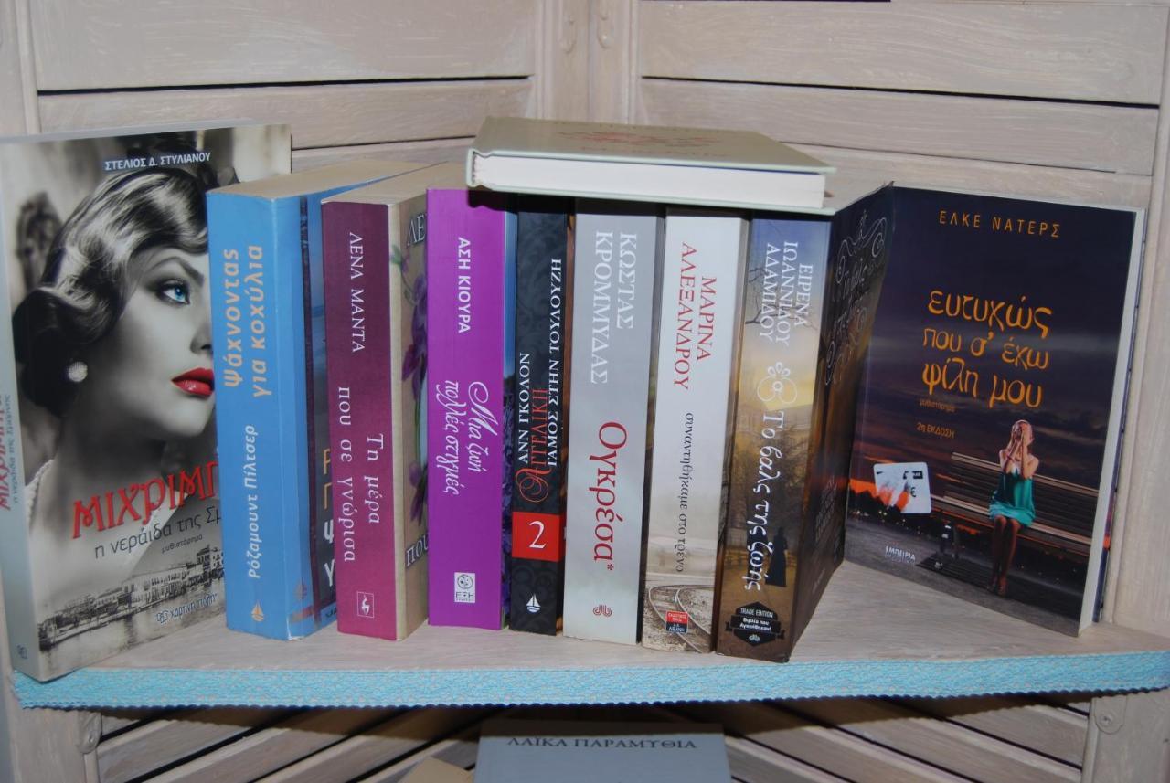 Luxury Traditional Room The Small Bookstore Kastro-Kyllini Exterior foto