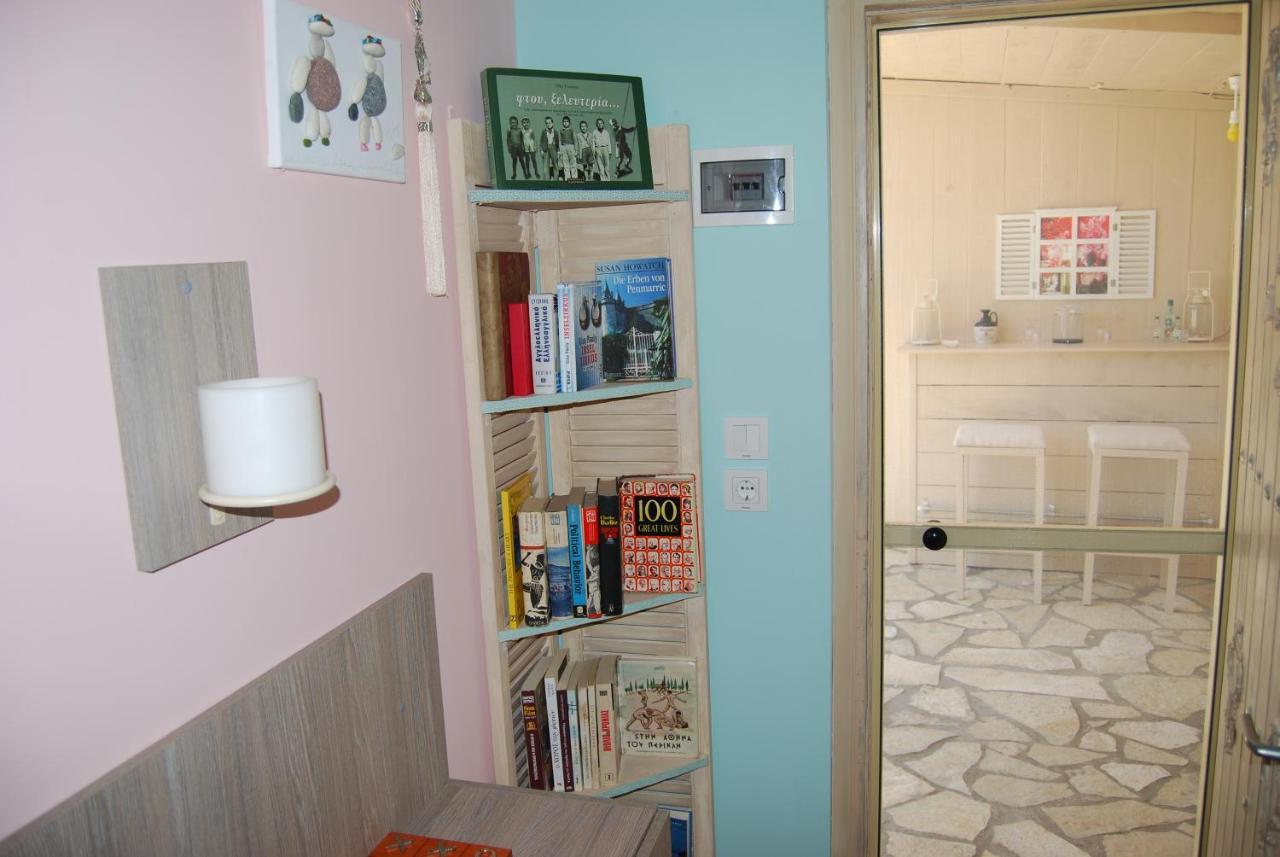 Luxury Traditional Room The Small Bookstore Kastro-Kyllini Exterior foto
