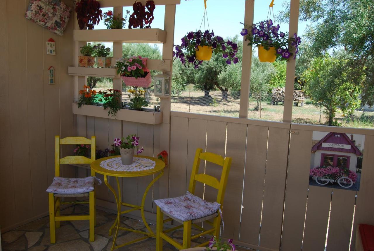 Luxury Traditional Room The Small Bookstore Kastro-Kyllini Exterior foto
