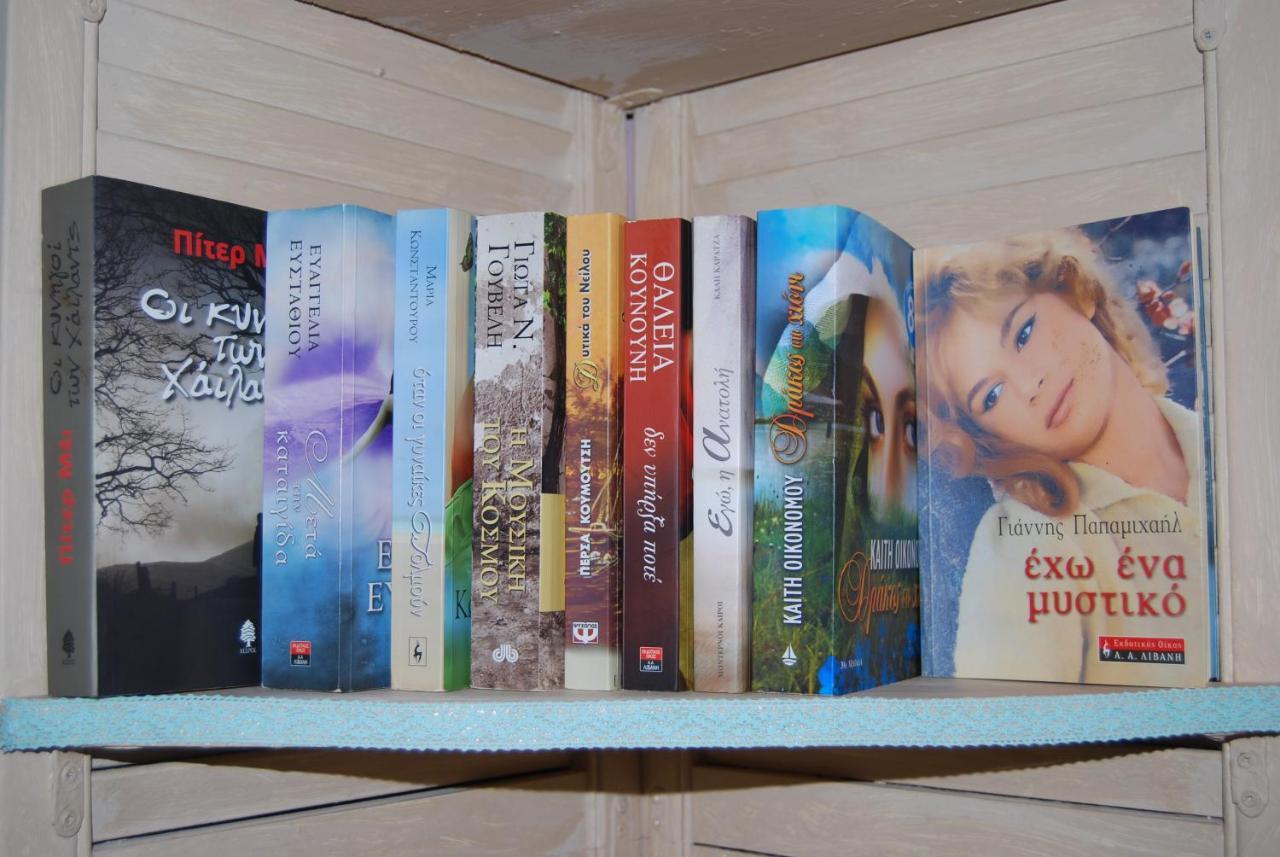 Luxury Traditional Room The Small Bookstore Kastro-Kyllini Exterior foto