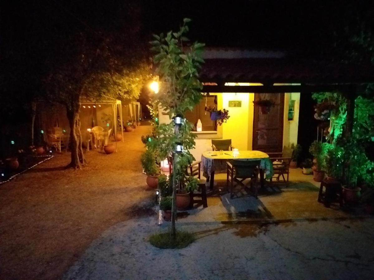 Luxury Traditional Room The Small Bookstore Kastro-Kyllini Exterior foto