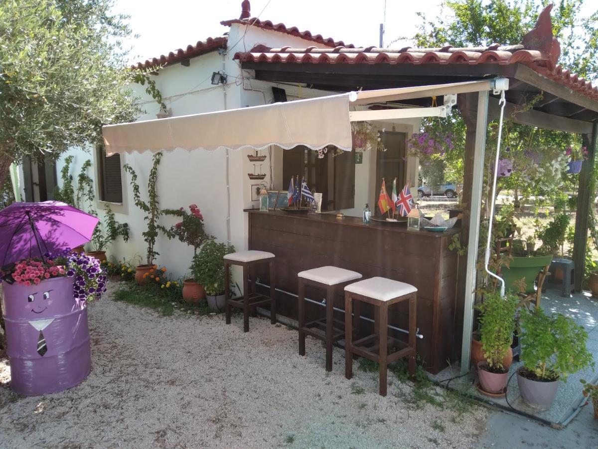 Luxury Traditional Room The Small Bookstore Kastro-Kyllini Exterior foto